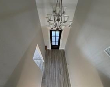 509 Wexford Drive - Photo Thumbnail 8