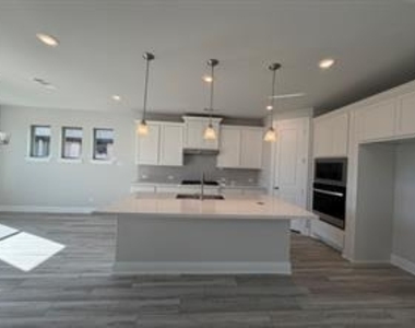 509 Wexford Drive - Photo Thumbnail 3
