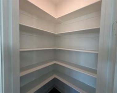 509 Wexford Drive - Photo Thumbnail 5