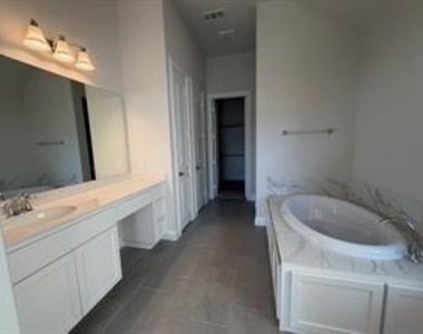 509 Wexford Drive - Photo Thumbnail 20