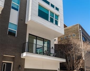 381 E Greenbriar Lane - Photo Thumbnail 2