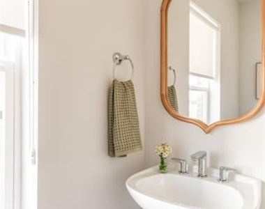 381 E Greenbriar Lane - Photo Thumbnail 16