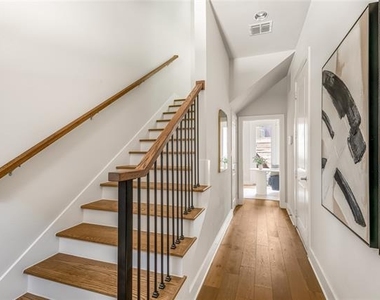 381 E Greenbriar Lane - Photo Thumbnail 3