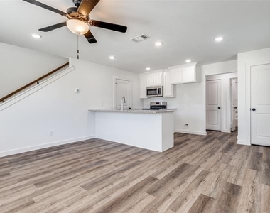 1033 Ray Drive - Photo Thumbnail 1
