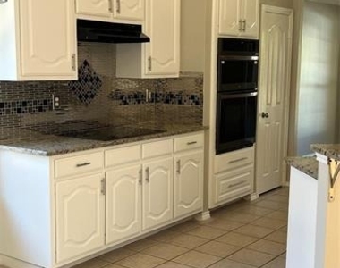 5721 Bandera Drive - Photo Thumbnail 2