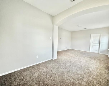 251 Cyrus Street - Photo Thumbnail 13