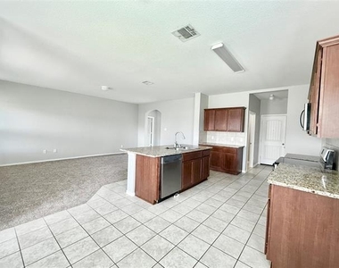 251 Cyrus Street - Photo Thumbnail 6
