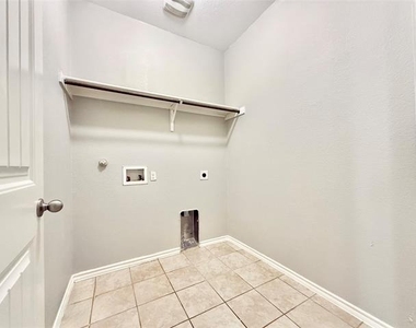 251 Cyrus Street - Photo Thumbnail 9