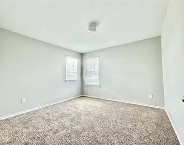 251 Cyrus Street - Photo Thumbnail 24