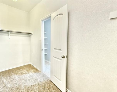 251 Cyrus Street - Photo Thumbnail 19