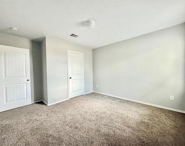 251 Cyrus Street - Photo Thumbnail 28