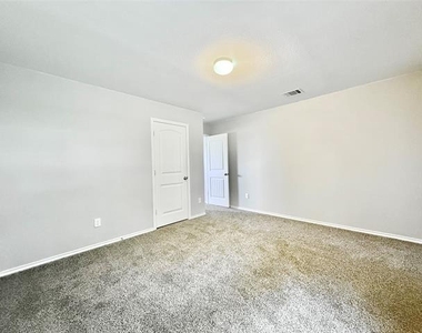251 Cyrus Street - Photo Thumbnail 33