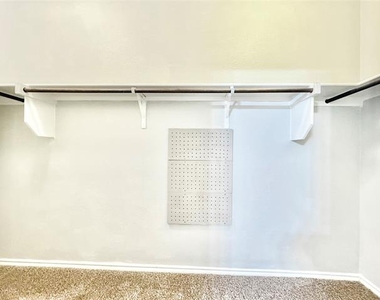 251 Cyrus Street - Photo Thumbnail 18