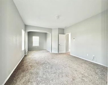 251 Cyrus Street - Photo Thumbnail 14