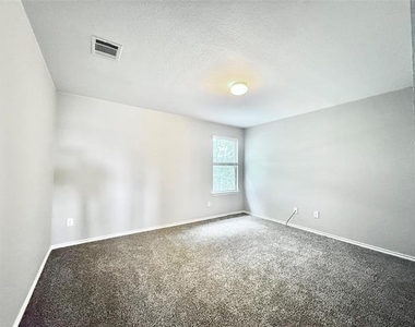 251 Cyrus Street - Photo Thumbnail 32
