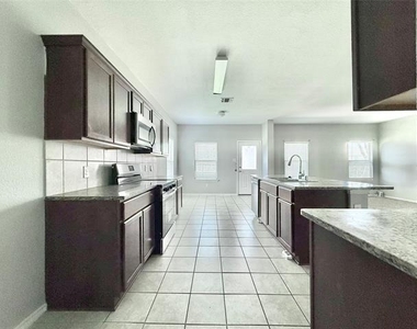 251 Cyrus Street - Photo Thumbnail 8