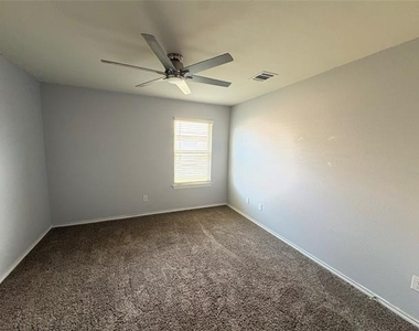 215 Woodland Street - Photo Thumbnail 8