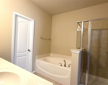 2774 Waterfall Drive - Photo Thumbnail 9