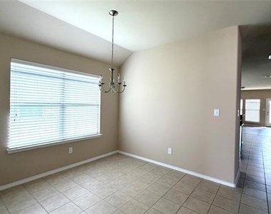 2774 Waterfall Drive - Photo Thumbnail 3