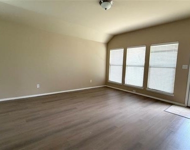 2774 Waterfall Drive - Photo Thumbnail 16