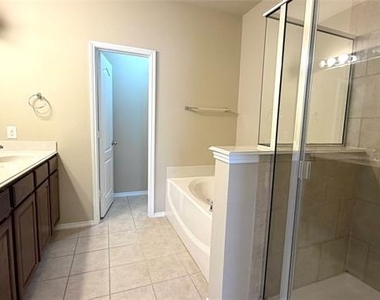 2774 Waterfall Drive - Photo Thumbnail 6