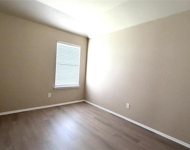 2774 Waterfall Drive - Photo Thumbnail 18
