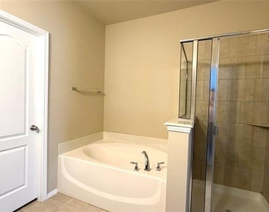 2774 Waterfall Drive - Photo Thumbnail 10
