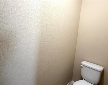 2774 Waterfall Drive - Photo Thumbnail 8