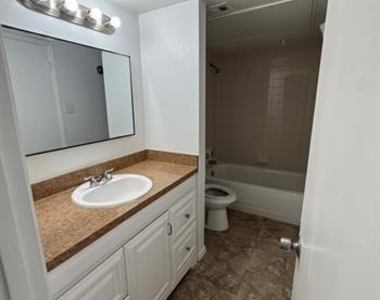 6067 Milton Street - Photo Thumbnail 3