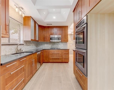 6915 Clearhaven Drive - Photo Thumbnail 6