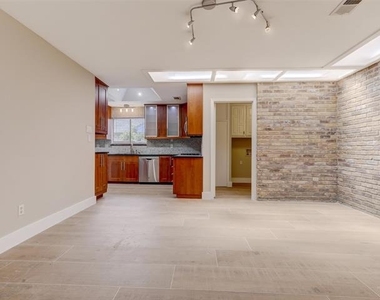 6915 Clearhaven Drive - Photo Thumbnail 5