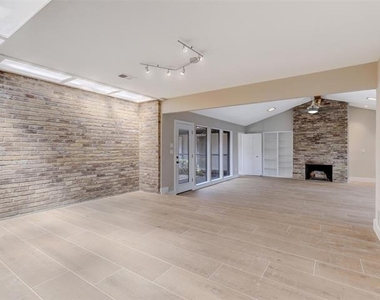 6915 Clearhaven Drive - Photo Thumbnail 10