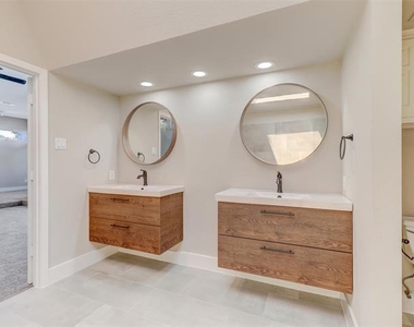 6915 Clearhaven Drive - Photo Thumbnail 19