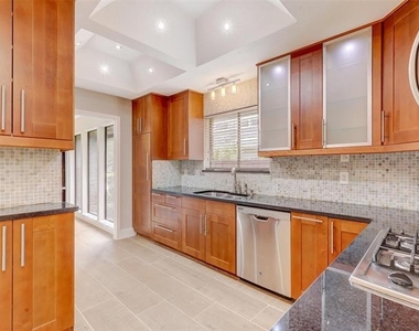 6915 Clearhaven Drive - Photo Thumbnail 8