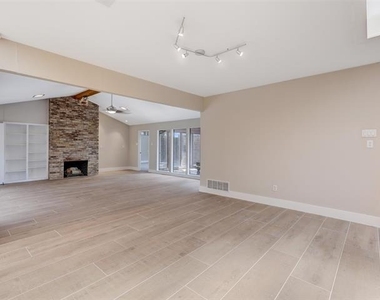 6915 Clearhaven Drive - Photo Thumbnail 9