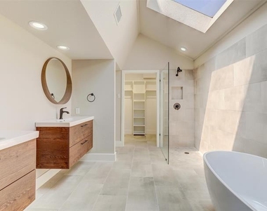 6915 Clearhaven Drive - Photo Thumbnail 17