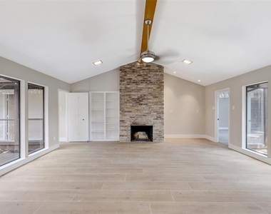 6915 Clearhaven Drive - Photo Thumbnail 4