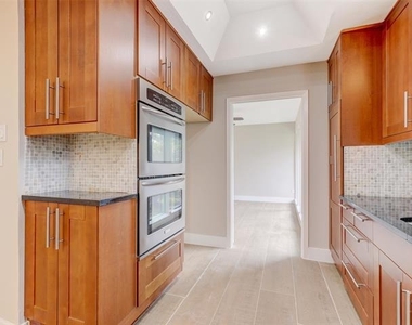 6915 Clearhaven Drive - Photo Thumbnail 7