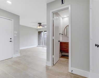 6915 Clearhaven Drive - Photo Thumbnail 13