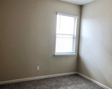 305 Turquoise Lane - Photo Thumbnail 19