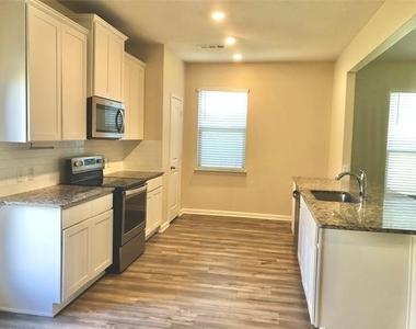 305 Turquoise Lane - Photo Thumbnail 4