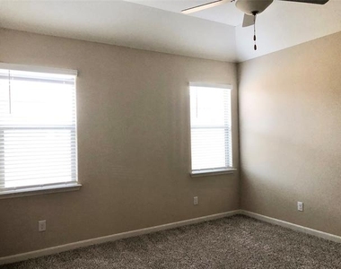 305 Turquoise Lane - Photo Thumbnail 11