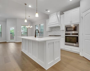 4857 Purlieu Drive - Photo Thumbnail 8