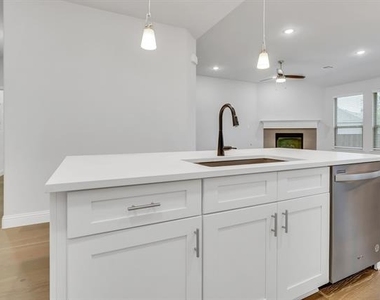 4857 Purlieu Drive - Photo Thumbnail 12