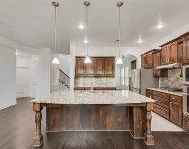 10409 Jackson Hole Lane - Photo Thumbnail 12