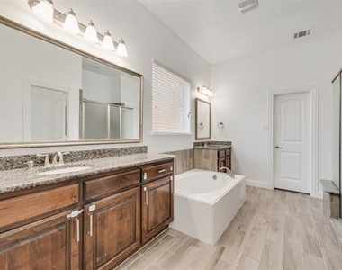 10409 Jackson Hole Lane - Photo Thumbnail 24