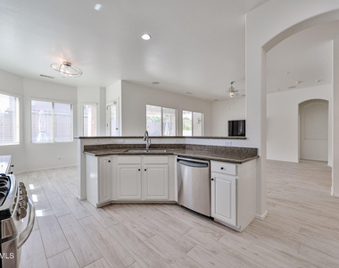 30870 N 125th Drive - Photo Thumbnail 9