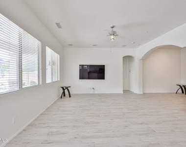 30870 N 125th Drive - Photo Thumbnail 7
