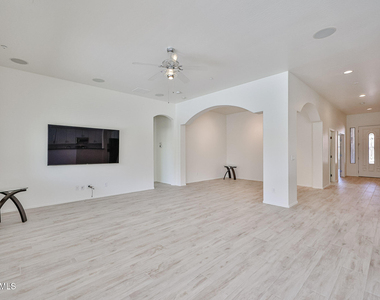 30870 N 125th Drive - Photo Thumbnail 6