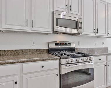 30870 N 125th Drive - Photo Thumbnail 11